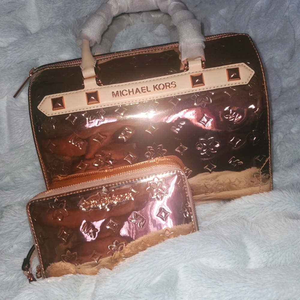 Purse only. Wallet is sold. Rose gold Michael Kors tote